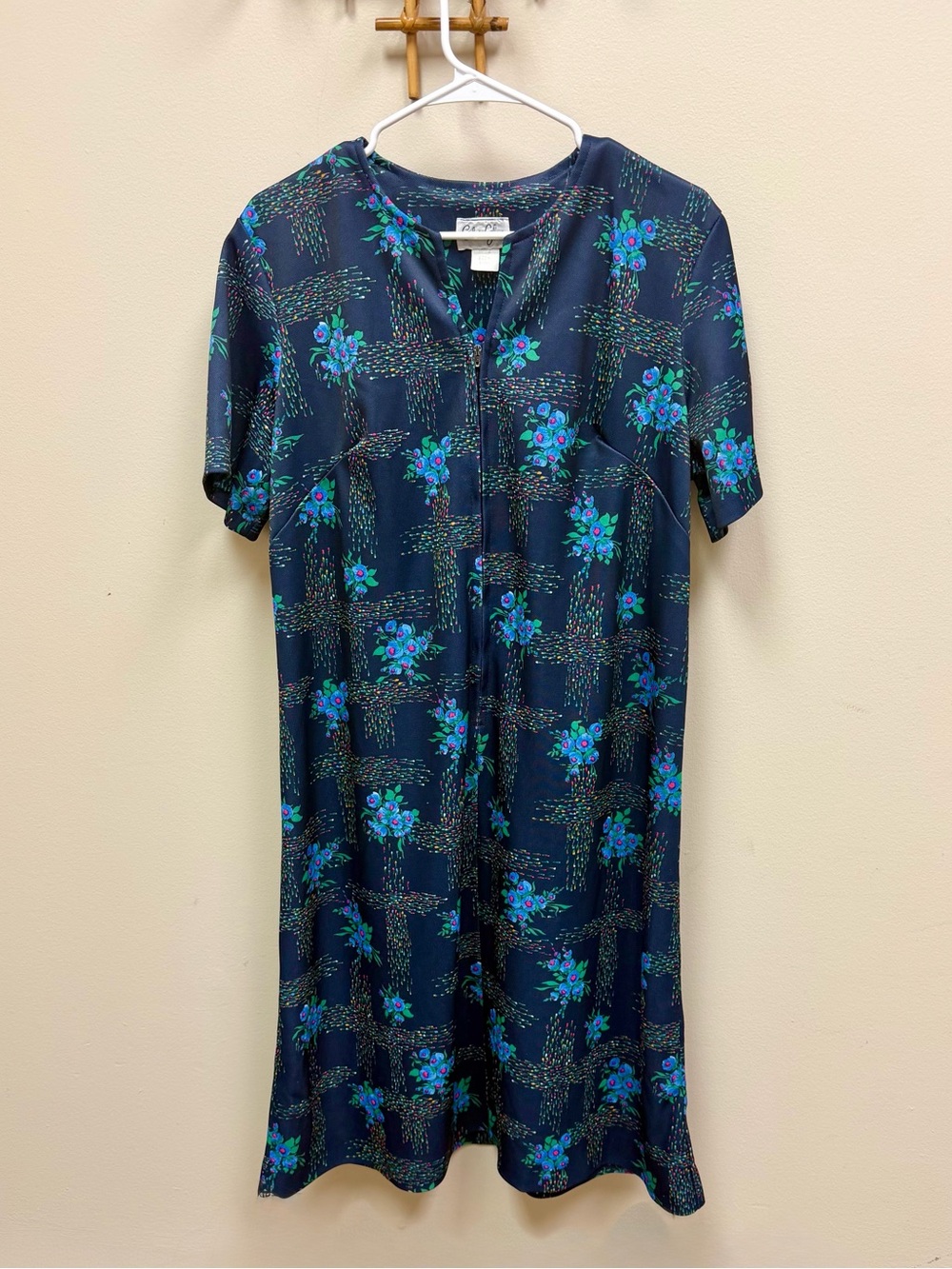 60s-70s Vintage 🪻 Cedar Glen Shift-Style Floral House Dress